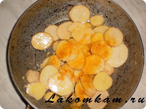 Блюдо из овощей Картофель запечённый с куркумой под майонезом