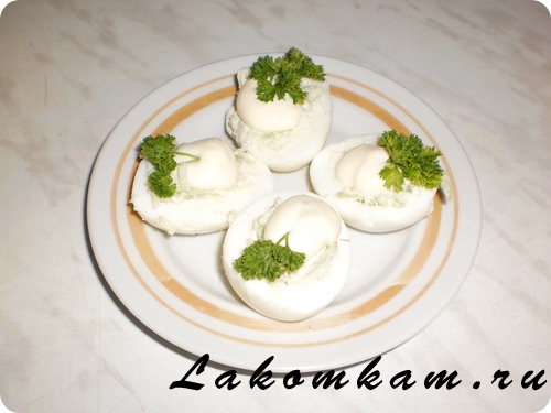 Закуска Яйца фаршированные зелёной редькой