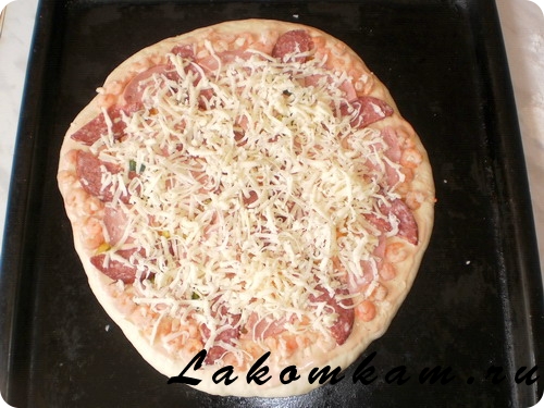 Выпечка пицца С колбасой и креветками