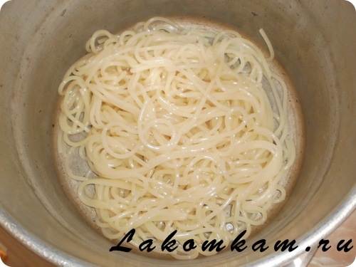 Мучное блюдо Гнёзда из спагетти с крабовыми палочками