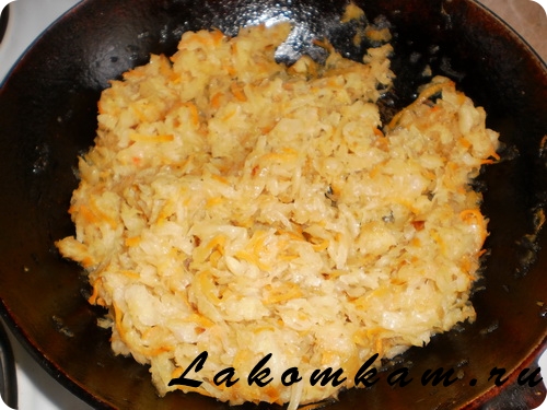 Мучное блюдо Чебуреки с капустой