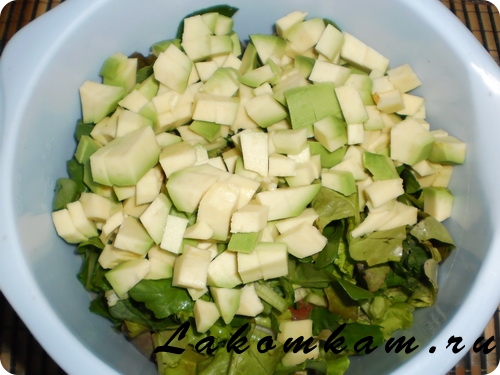 Салат из авокадо с рукколой