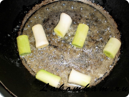 Карамелизованный лук с сыром бри