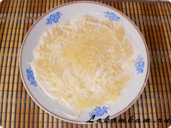 Салат Мимоза с солеными огурцами
