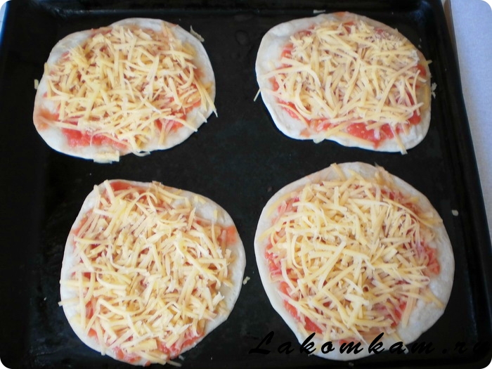 Пицца с шпротами
