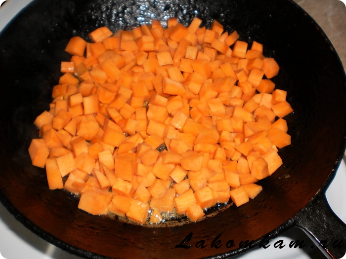 Морковь с зелёным горошком в соусе Бешамель
