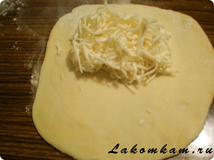 Чебуреки с плавленным сыром