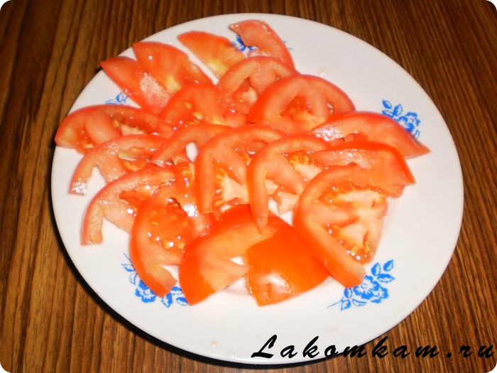 Салат из помидор с базиликом