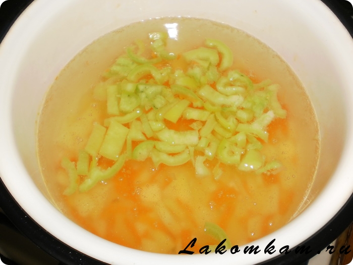 Овощной суп с крабовыми клецками