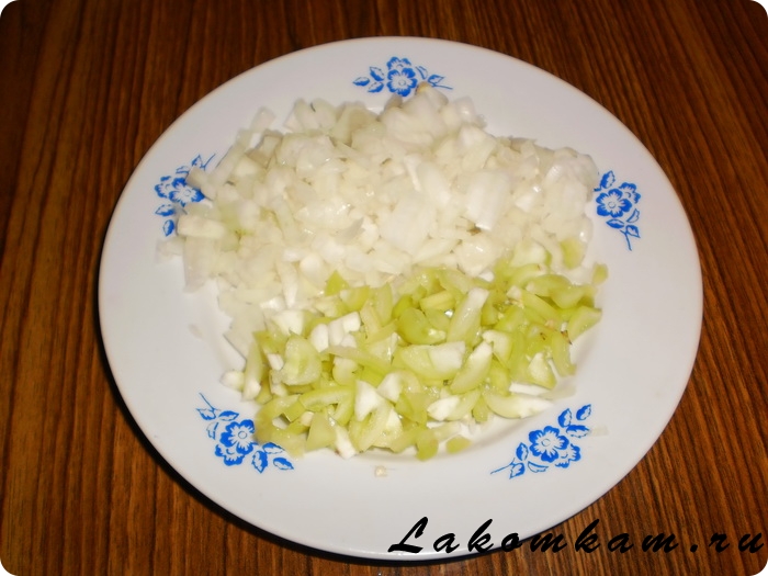 Болгарский перец, фаршированный рисом и овощами