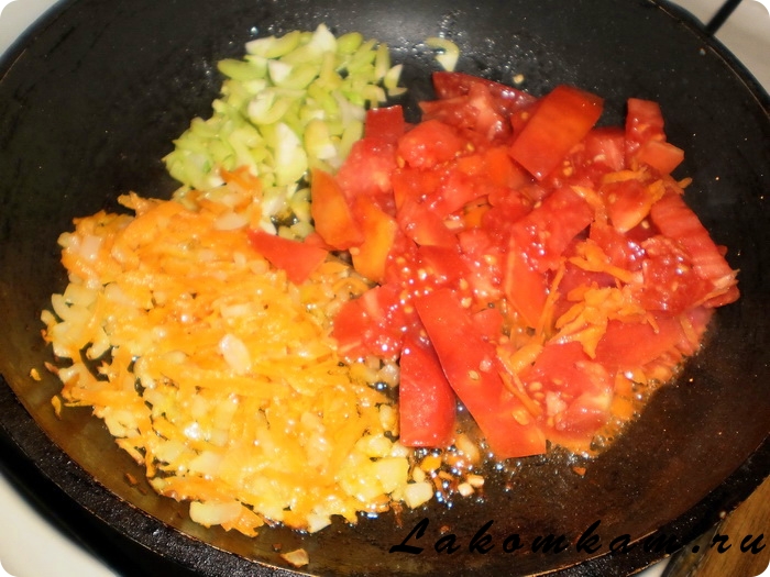 Болгарский перец, фаршированный рисом и овощами