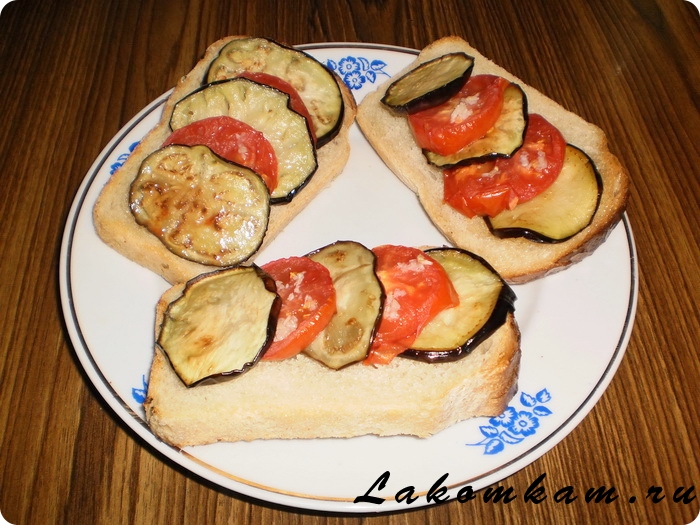 Бутерброды с помидором и баклажаном