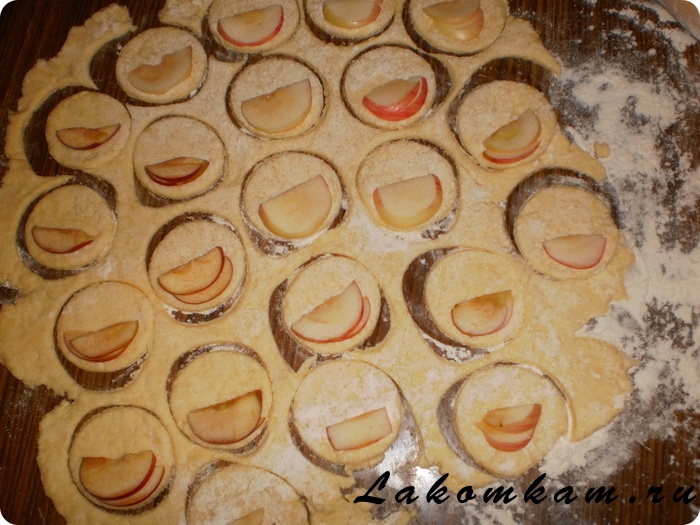 Творожно-песочное печенье с яблоками