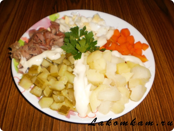 Картофельный салат с копченой курицей