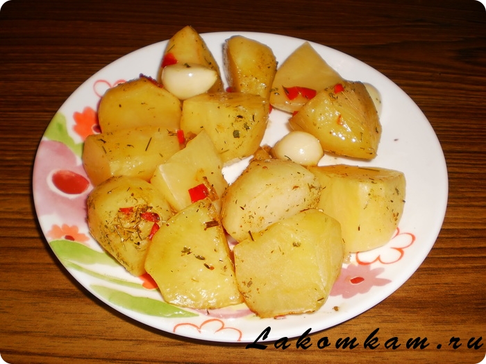 Острая картошка с чесноком и перцем чили