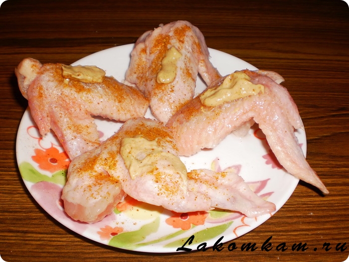 Запечённые куриные крылышки в горчичном маринаде с картошкой