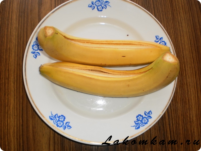 Бананы с шоколадом, запеченные в духовке