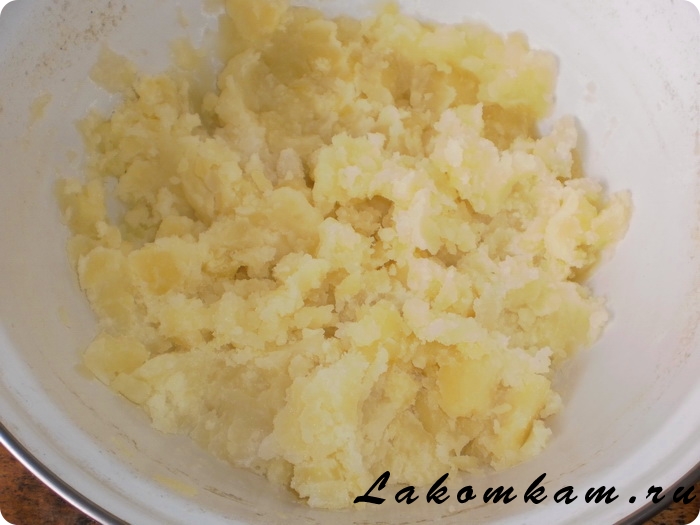 Картофельное пюре с салом и луком