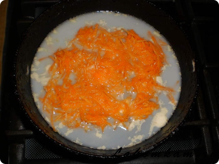 Десертный манный омлет с морковью