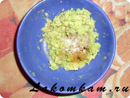 Мучное блюдо Паста с соусом из авокадо