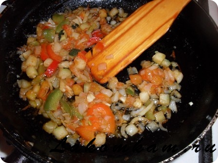 Блюдо из мяса Пельмени с овощным соусом