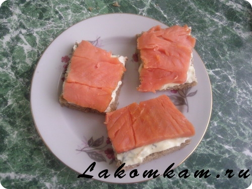 Закуска Бутербродики с  копченым лососем
