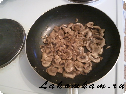 Мучное блюдо Макароны с грибным соусом