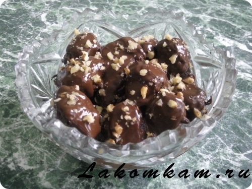 Десерт Чернослив с орехами в шоколаде