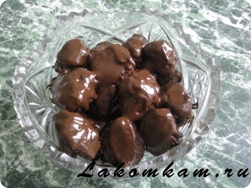 Десерт Чернослив с орехами в шоколаде