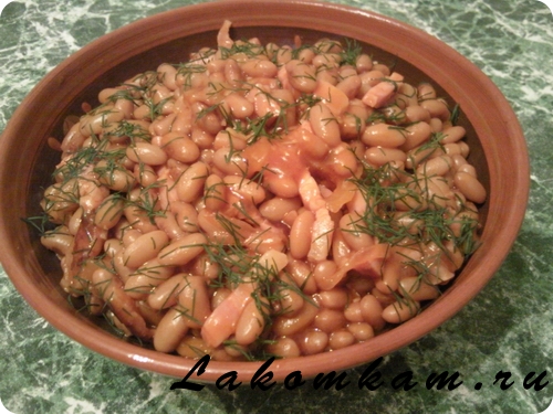 фасоль с беконом и чесноком