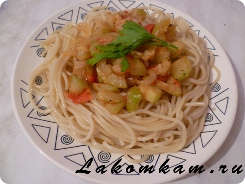 Мучное блюдо спагетти с кабачками