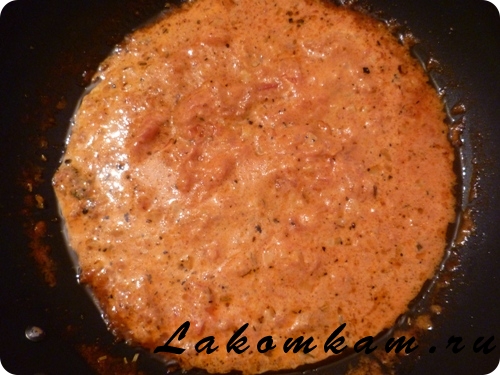Мучное блюдо Фарфалле в томатно-сливочном соусе