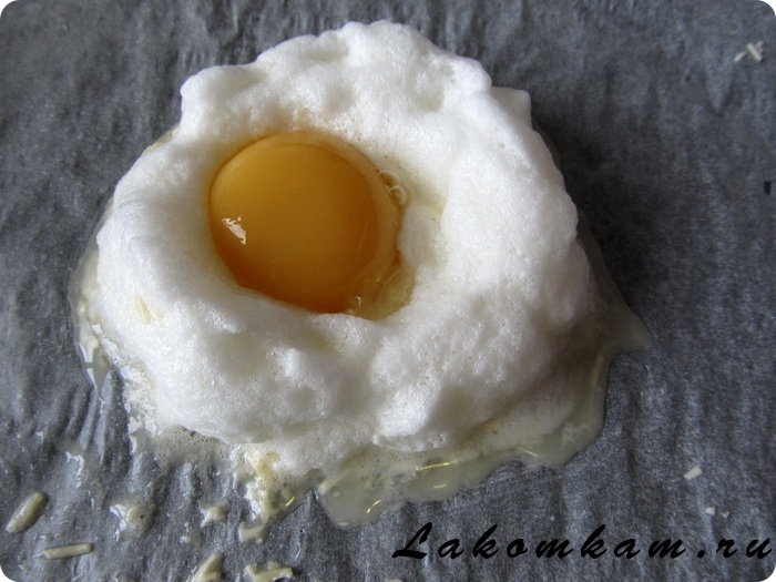 Яйцо в пуховом гнезде