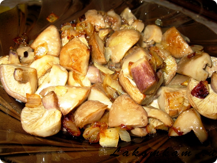 Жареный картофель с лесными грибами
