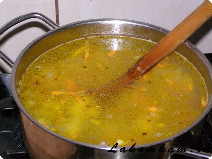 Суп со спаржевой консервированной фасолью и рисом