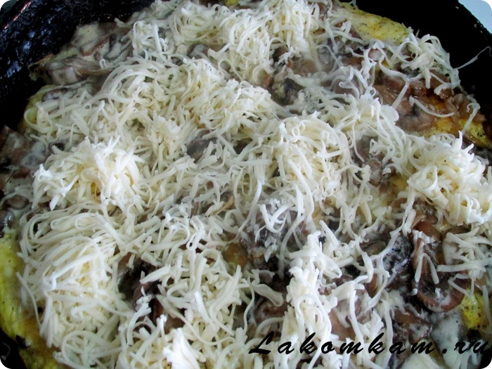 Воздушный омлет с грибами и плавленым сыром