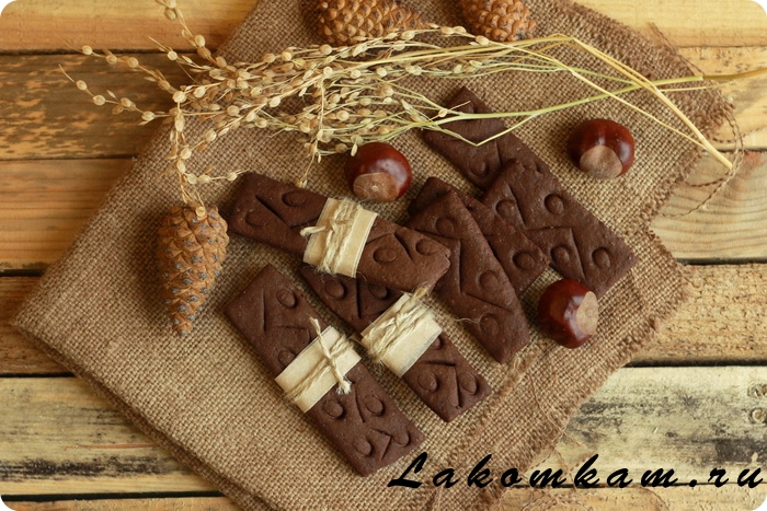 Шоколадное печенье с интересными орнаментами