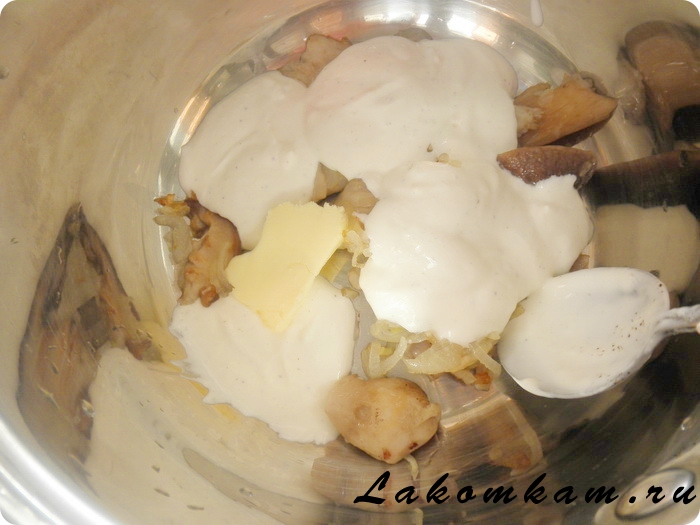 Белые грибы в сметанном соусе