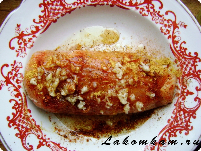 Праздничная пастрома из индейки с ягодным соусом