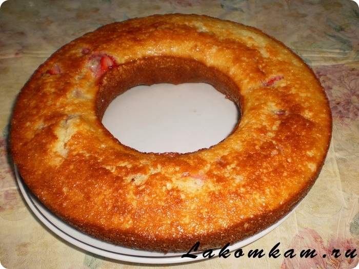 Клубничный (ягодный) пирог на кефире