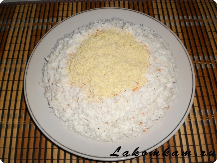 Салат "Мимоза с копченой рыбой и рисом"